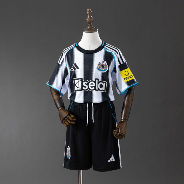 Camiseta Newcastle 2005/06 Retro Local - vista frontal