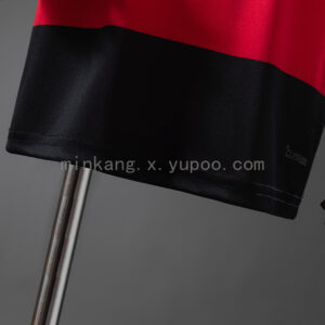 Camiseta Flamengo 2024/25 Local — detalle escudo