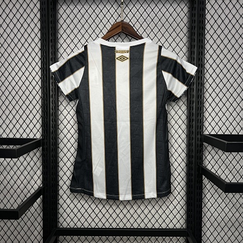 Camiseta Santos 2023 Local Mujer — detalle de las rayas verticales