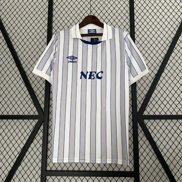 Camiseta Everton 1990 Retro Local - detalle del logo Umbro bordado
