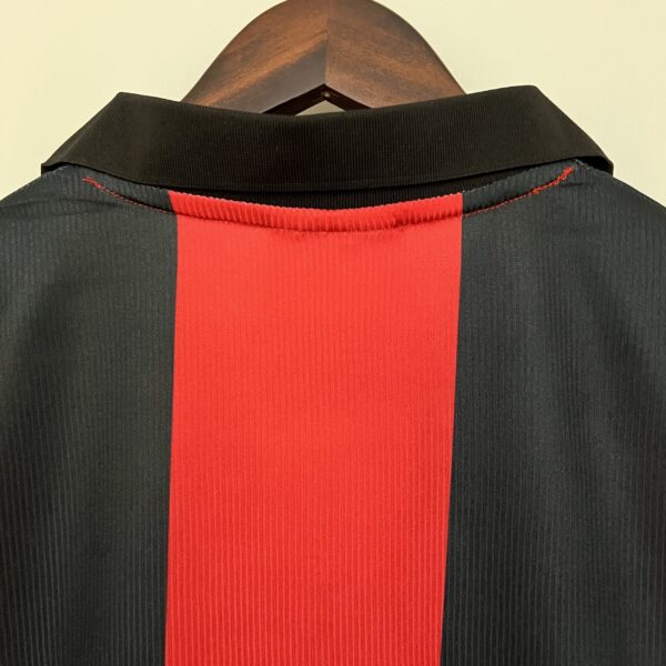 Camiseta Eintracht Frankfurt 1999/00 Retro Local - detalle rayas