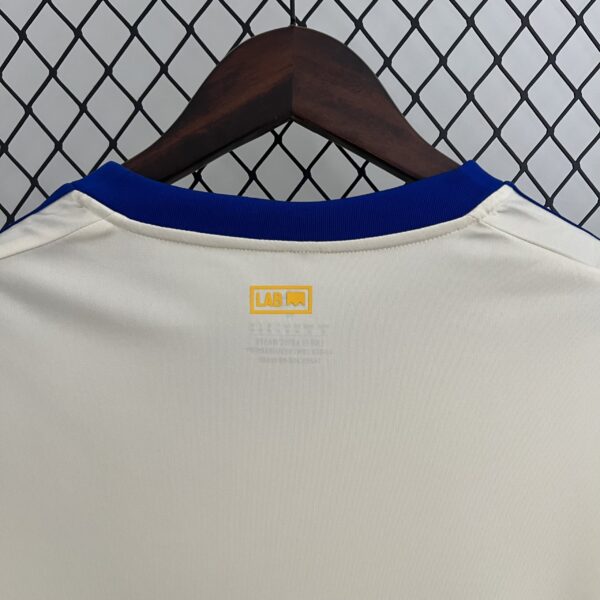 Camiseta Cruzeiro 2023/24 Edición Especial — detalle patrón manga derecha