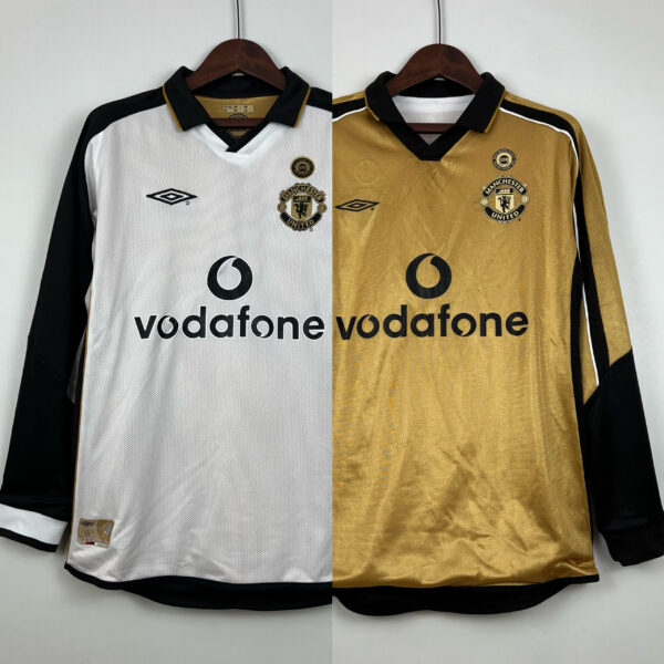 Camiseta Manchester United 2001/02 Retro Aniversario Manga Larga - detalle del cuello y la V del escote