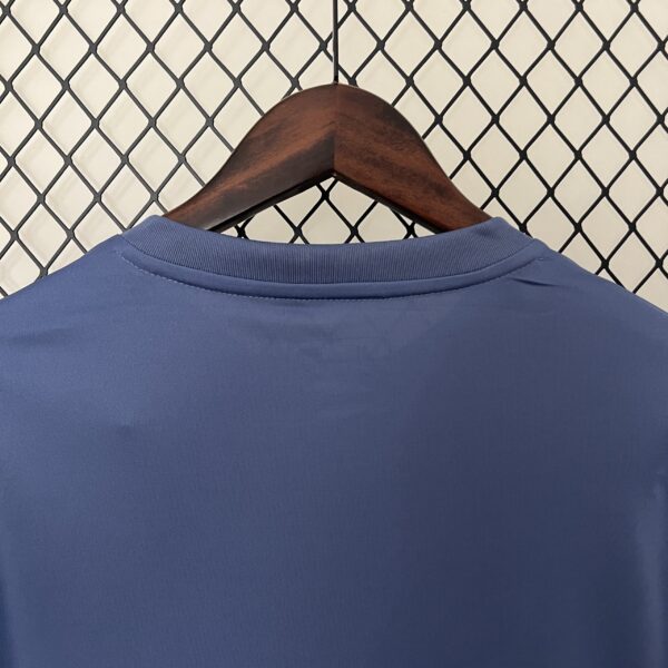 Camiseta Cruzeiro 2024 Entrenamiento — detalle de la marca