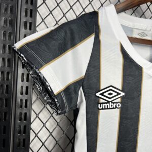 Camiseta Santos 2023 Local Mujer — detalle borde de manga