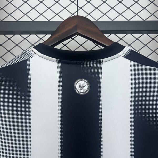 Camiseta Newcastle United 2024/25 Local - detalle