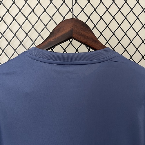 Camiseta Cruzeiro 2024 Entrenamiento — detalle de la forma