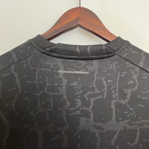 Camiseta Borussia Dortmund Edición Especial Oscura - detalle