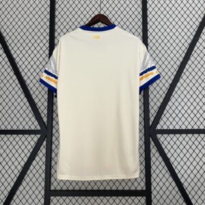 Camiseta Cruzeiro 2023/24 Edición Especial — detalle emblema dorado