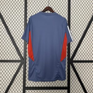 Camiseta Cruzeiro 2024 Entrenamiento — detalle en el hombro izquierdo