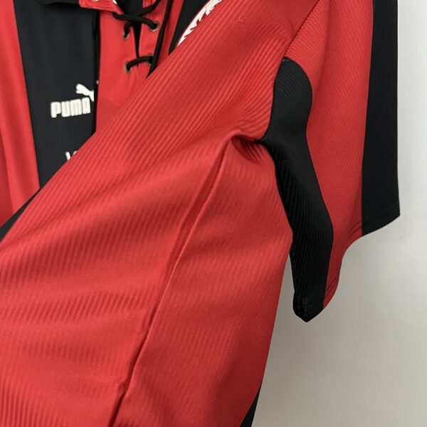 Camiseta Eintracht Frankfurt 1999/00 Retro Local - detalle de la manga derecha
