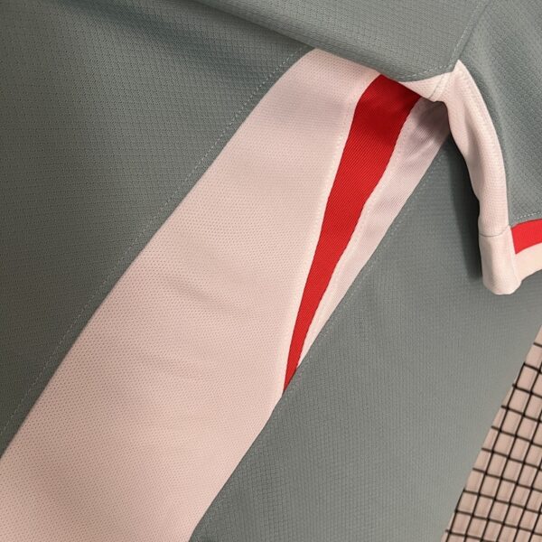 Camiseta Atletico Madrid 2022/23 Visita — vista sobre fondo neutro