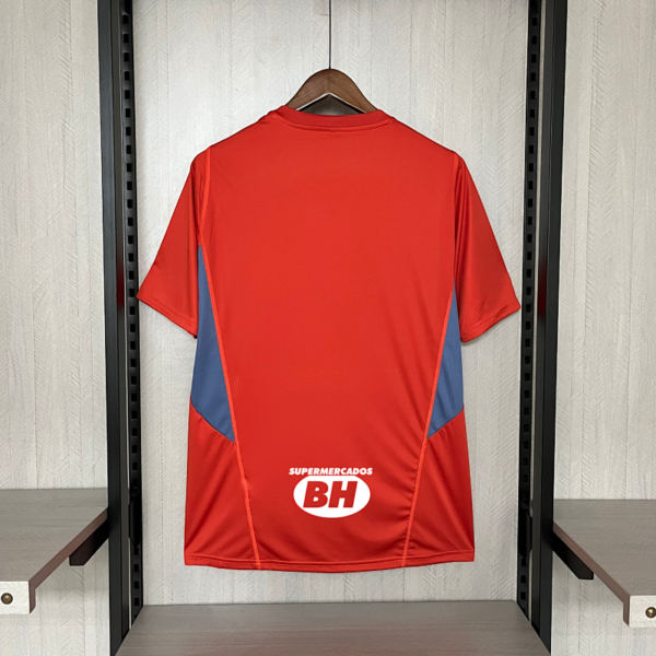 Camiseta Cruzeiro 2024 Entrenamiento — detalle dobladillo