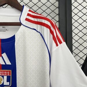 Camiseta Lyon 2024/25 Local - vista sobre superficie