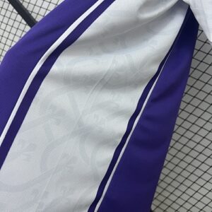 Camiseta Fiorentina 2024/25 Local - vista con luz natural