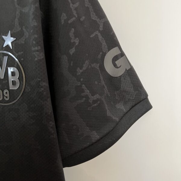 Camiseta Borussia Dortmund Edición Especial Oscura - detalle