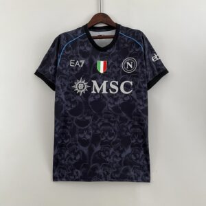 Camiseta Napoli 2023/24 Edición Especial - detalle del bordado del escudo