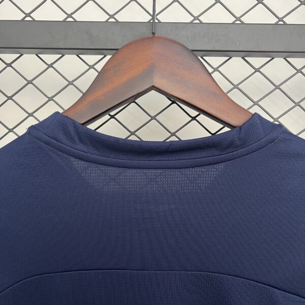 Camiseta Bahia 2024 Entrenamiento — detalle cuello redondo