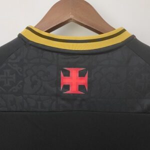 Camiseta Vasco da Gama 2023/24 Local — detalle de la Cruz de Malta