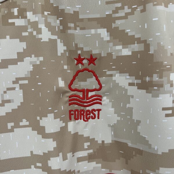 Camiseta Nottingham Forest 2023/24 Entrenamiento - detalle