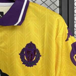 Camiseta Real Valladolid 2023/24 Tercera — detalle escudo