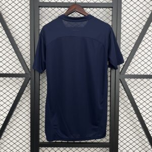 Camiseta Bahia 2024 Entrenamiento — vista con accesorios