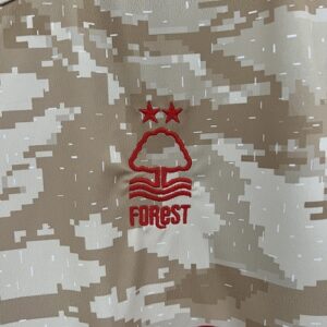 Camiseta Nottingham Forest 2023/24 Entrenamiento - detalle