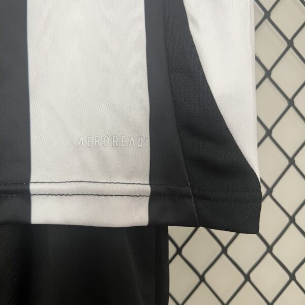 Camiseta Newcastle United 2023/24 Local - detalle