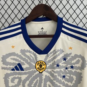 Camiseta Cruzeiro 2023/24 Edición Especial — detalle de la terminación de las mangas