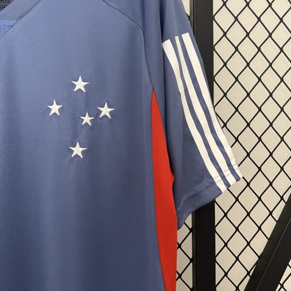 Camiseta Cruzeiro 2024 Entrenamiento — detalle del uniforme