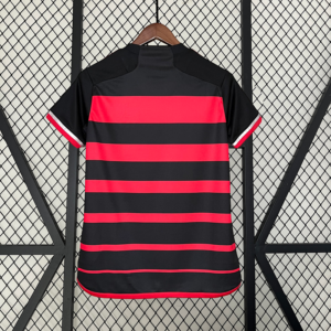Camiseta Flamengo 2024/25 Alternativa Mujer — detalle escudo