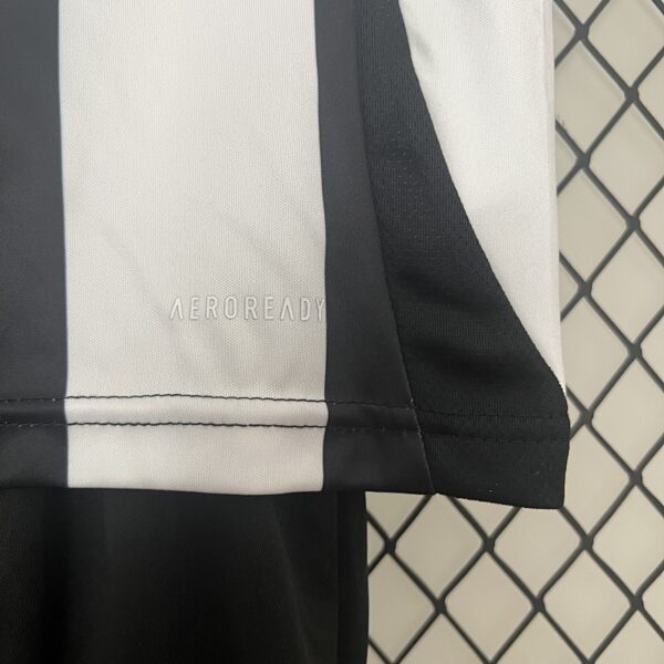 Camiseta Newcastle United 2023/24 Local - detalle