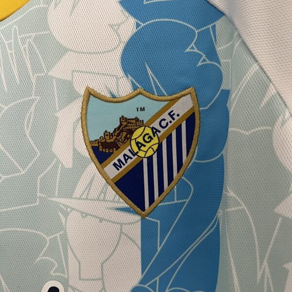 Camiseta Málaga 2023/24 Local — detalle escudo