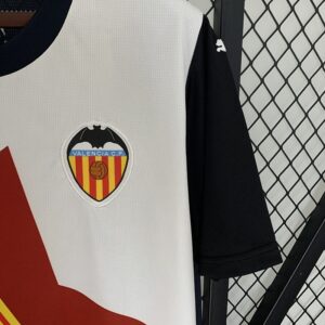 Camiseta Valencia C.F. 2023/24 Edición Especial - detalle escudo