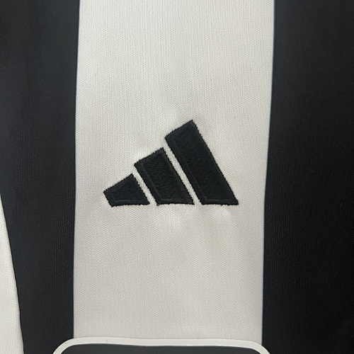 Camiseta Newcastle United 2023/24 Local - detalle