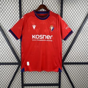 Camiseta Osasuna 2023/24 Local — detalle escudo