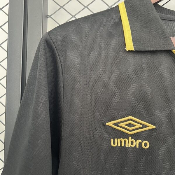 Camiseta West Ham United 2023/24 Tercera - detalle escudo