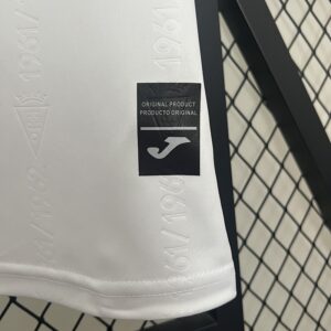 Camiseta Córdoba Aniversario 1961/62 Local — detalle escudo