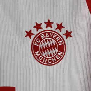 Camiseta Bayern Munich 2023/24 Local - detalle escudo