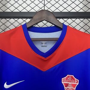 Camiseta Elche 2023/24 Visita — detalle escudo