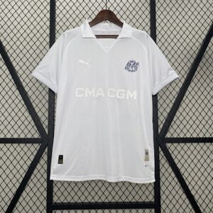Camiseta Olympique de Marseille 2024/25 Edición Especial 125 Aniversario - detalle escudo