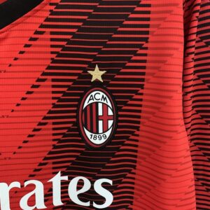 Camiseta AC Milan 2020/21 Local Manga Larga - detalle escudo