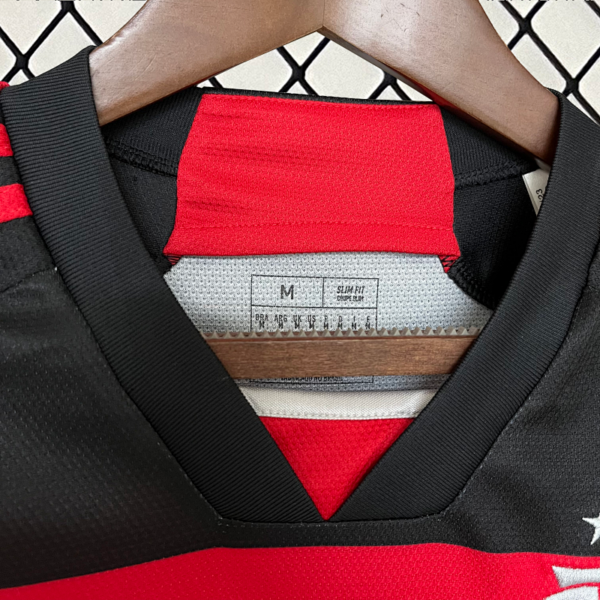 Camiseta Flamengo 2024/25 Alternativa Mujer — detalle textura espalda