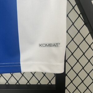 Camiseta Deportivo La Coruña 2023/24 Local — detalle escudo