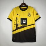Camiseta Borussia Dortmund 2023/24 Local - detalle escudo