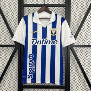 Camiseta CD Leganés 2023/24 Local — detalle escudo