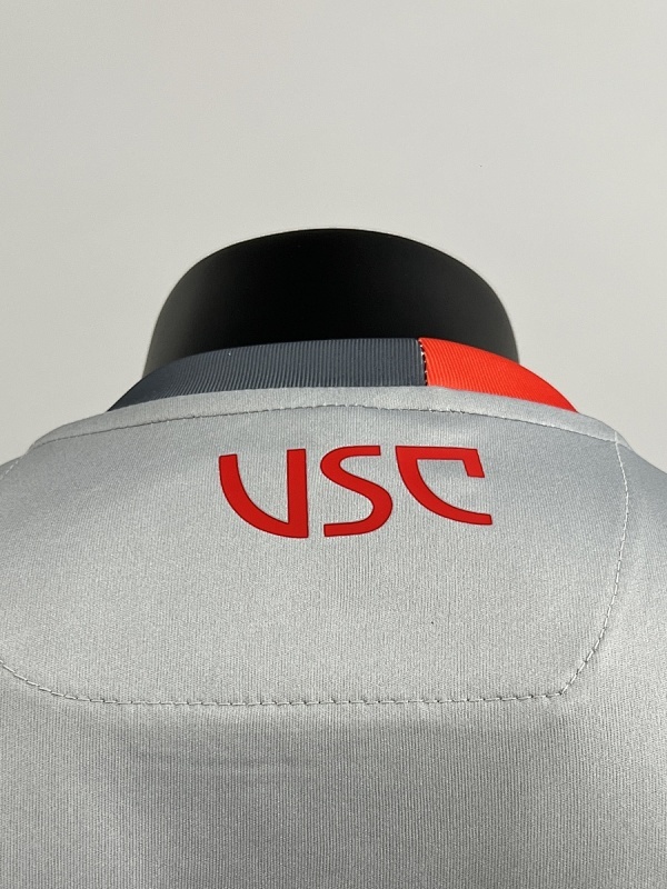 Camiseta Cremonese 2023/24 Local - detalle escudo