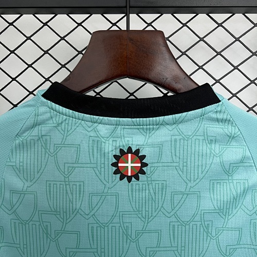 Camiseta Athletic Bilbao 2023/24 Tercera — detalle escudo