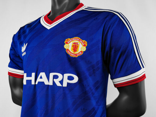 Camiseta Manchester United 1992 Retro Visita - detalle escudo