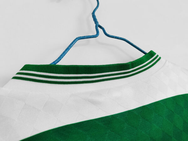 Camiseta Celtic FC 1995 Retro Visita Manga Larga - detalle escudo y marca Umbro